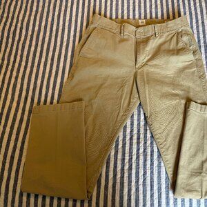Gap Essential Khaki Pants in Navy. Size 33 x 32